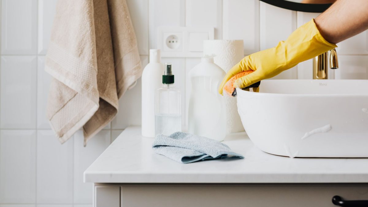 Deep Cleaning Singapore Homes: The Layer Humidity Reactivates in 48 Hours